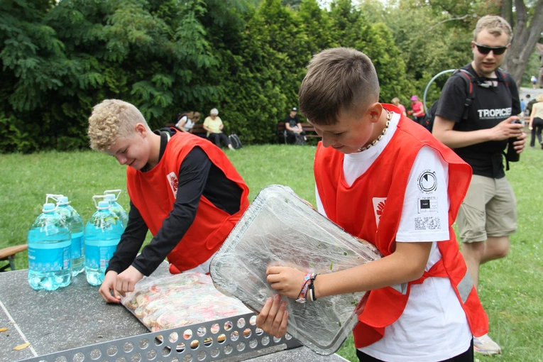 Zrobili 1600 kanapek dla pielgrzymów