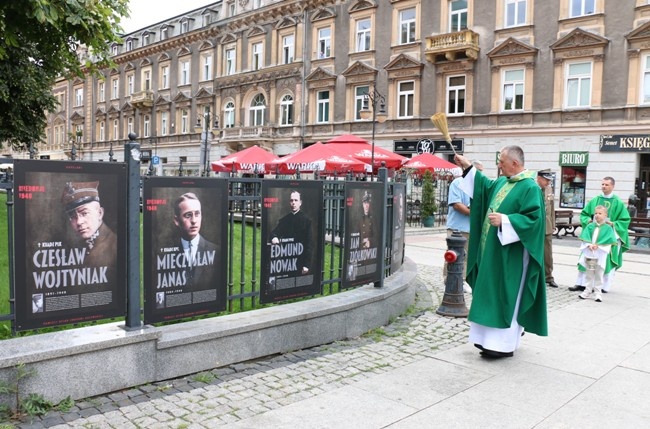 Wystawa pamięci kapelanów katyńskich