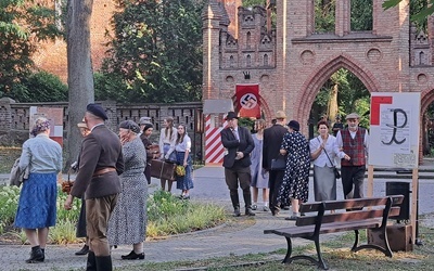 Uczestnicy widowiska doskonale oddali atmosferę okupacyjnej i powstańczej stolicy.