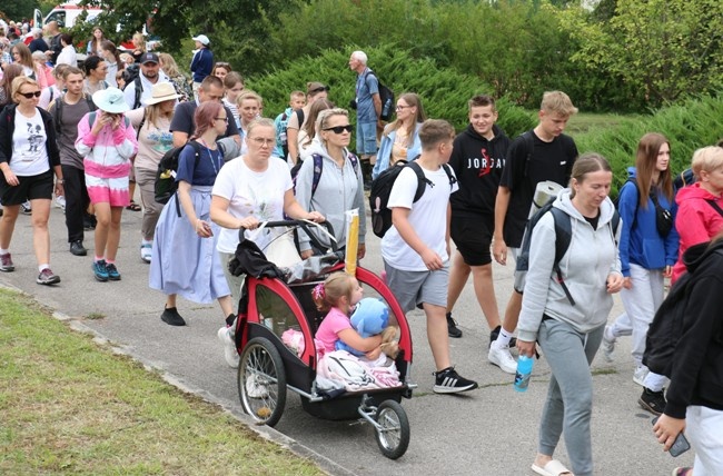 Wyruszyła 46. Piesza Pielgrzymka Diecezji Radomskiej na Jasną Górę