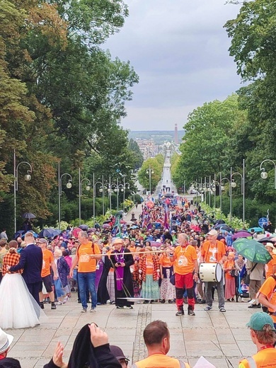 Radość ogarnęła pątników wchodzących na Jasną Górę.