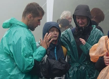 Uczestnicy piątego spotkania 12. EwB modlili się za siebie nawzajem.