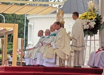 Mszy św. na wałach jasnogórskich przewodniczył bp Marek Szkudło.