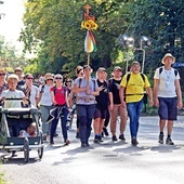 Tym razem na maryjny szlak wyszło ponad 1100 osób.