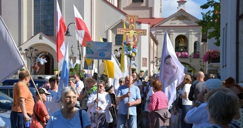 Kolejne dwie kolumny w drodze na Jasną Górę