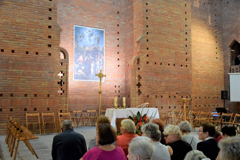 Pierwsza Msza św. w kościele parafialnym pw. Przemienienia Pańskiego w Lublinie. 