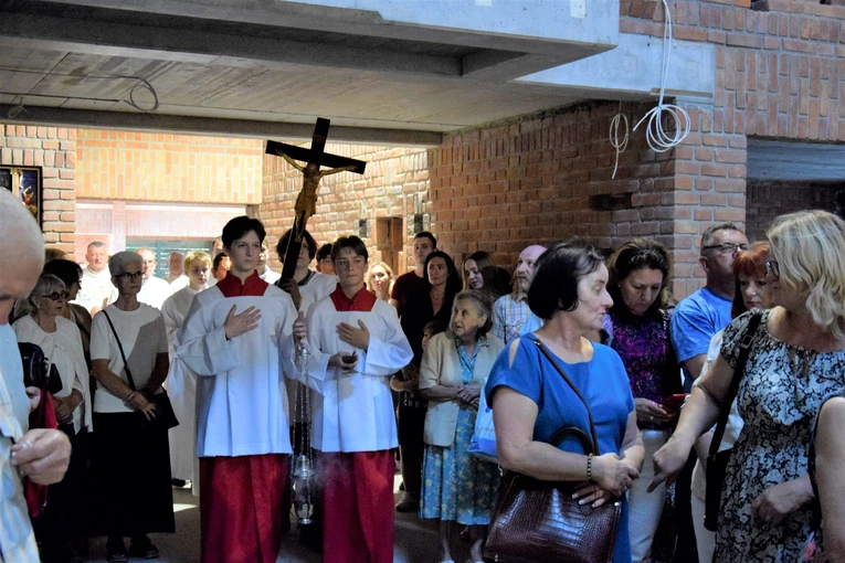 Pierwsza Msza św. w kościele parafialnym pw. Przemienienia Pańskiego w Lublinie. 