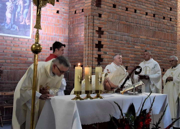 Pierwsza Msza św. w kościele parafialnym pw. Przemienienia Pańskiego w Lublinie. 