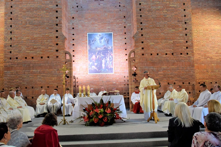 Pierwsza Msza św. w kościele parafialnym pw. Przemienienia Pańskiego w Lublinie. 