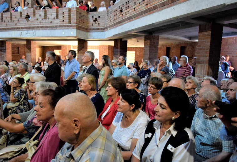 Pierwsza Msza św. w kościele parafialnym pw. Przemienienia Pańskiego w Lublinie. 