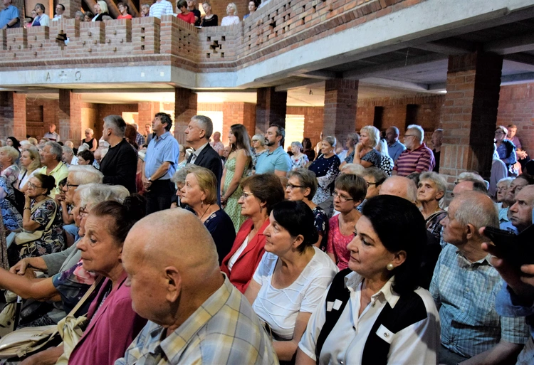 Pierwsza Msza św. w kościele parafialnym pw. Przemienienia Pańskiego w Lublinie. 