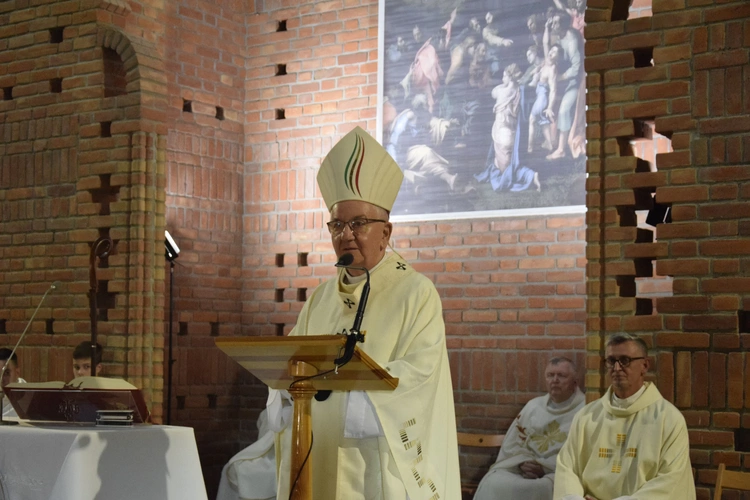 Pierwsza Msza św. w kościele parafialnym pw. Przemienienia Pańskiego w Lublinie. 