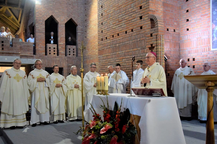 Pierwsza Msza św. w kościele parafialnym pw. Przemienienia Pańskiego w Lublinie. 
