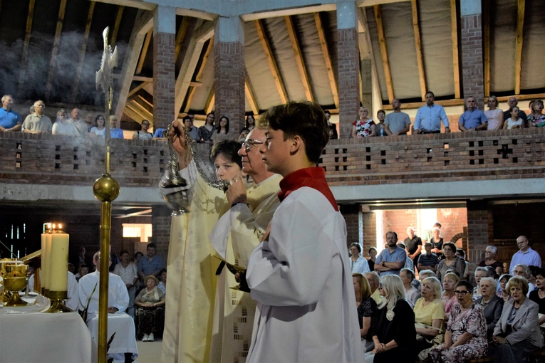 Pierwsza Msza św. w kościele parafialnym pw. Przemienienia Pańskiego w Lublinie. 