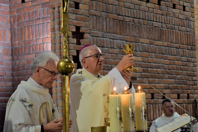 Pierwsza Msza św. w kościele parafialnym pw. Przemienienia Pańskiego w Lublinie. 