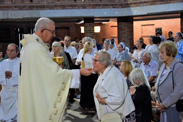 Pierwsza Msza św. w kościele parafialnym pw. Przemienienia Pańskiego w Lublinie. 