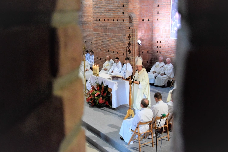 Pierwsza Msza św. w kościele parafialnym pw. Przemienienia Pańskiego w Lublinie. 
