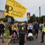 Pielgrzymi na jasnogórskich błoniach