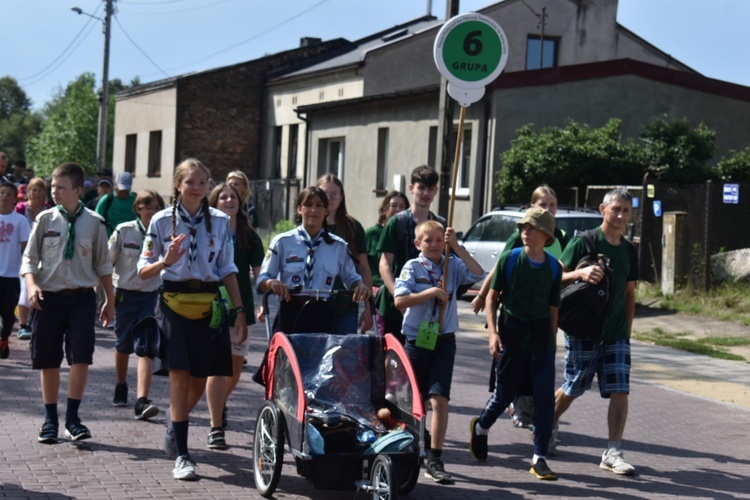 Pielgrzymi na jasnogórskich błoniach