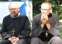 Dwóch biskupów na jednej pielgrzymce: Tutaj nie da się udawać.