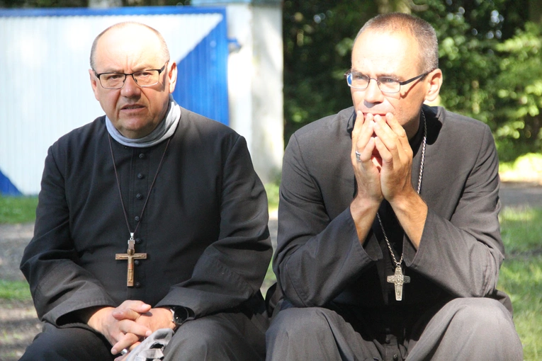 Dwóch biskupów na jednej pielgrzymce: Tutaj nie da się udawać.