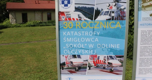 Wystawa z okazji 30. rocznicy katastrofy śmigłowca ratunkowego w Dolinie Olczyskiej