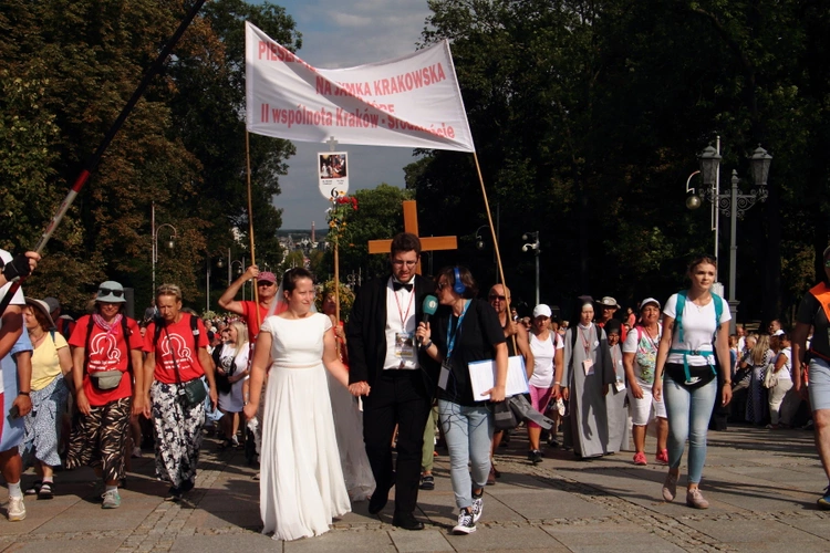 Wejście 44. Pieszej Pielgrzymki Krakowskiej na Jasną Górę - cz. 1