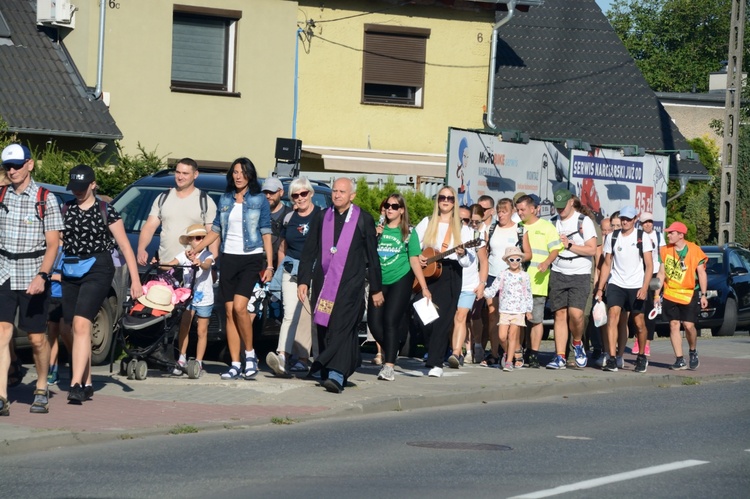 Jedynka zielona niesie ikonę Matki Bożej Częstochowskiej