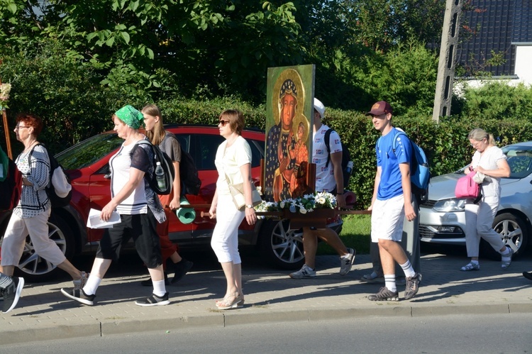 Jedynka zielona niesie ikonę Matki Bożej Częstochowskiej