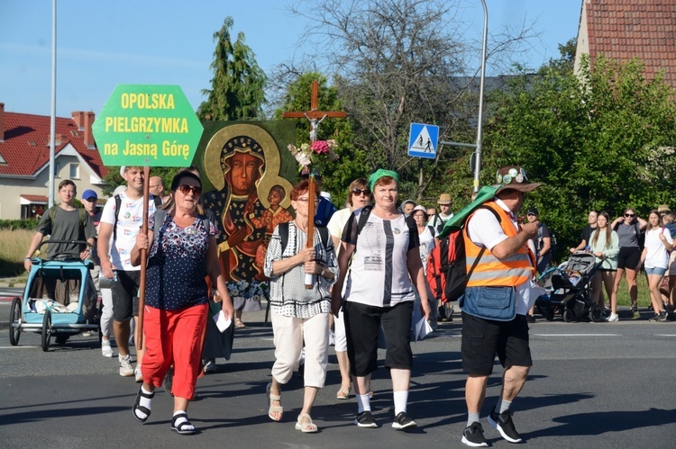 Jedynka zielona niesie ikonę Matki Bożej Częstochowskiej