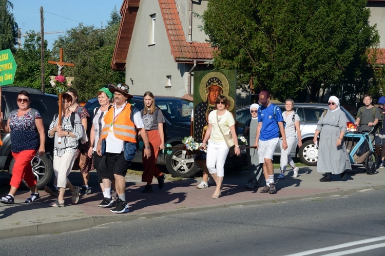 Jedynka zielona niesie ikonę Matki Bożej Częstochowskiej