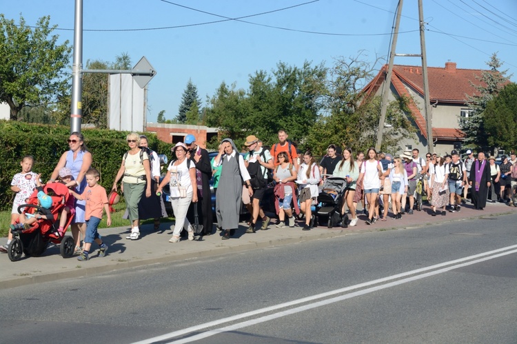 Jedynka zielona niesie ikonę Matki Bożej Częstochowskiej