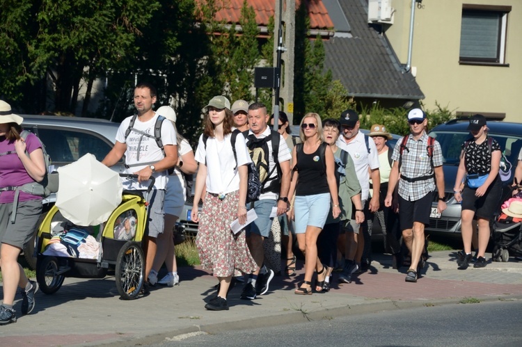 Jedynka zielona niesie ikonę Matki Bożej Częstochowskiej