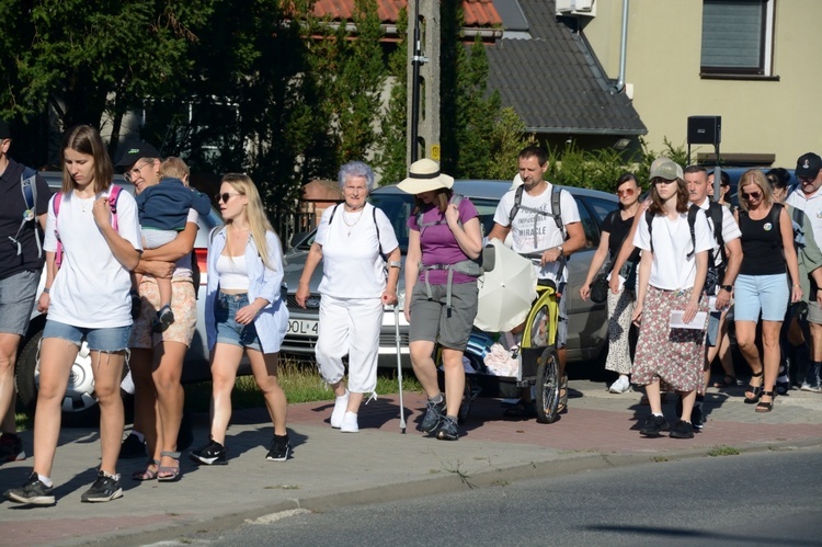 Jedynka zielona niesie ikonę Matki Bożej Częstochowskiej