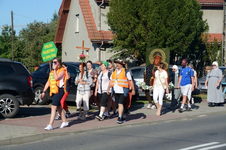 Jedynka zielona niesie ikonę Matki Bożej Częstochowskiej