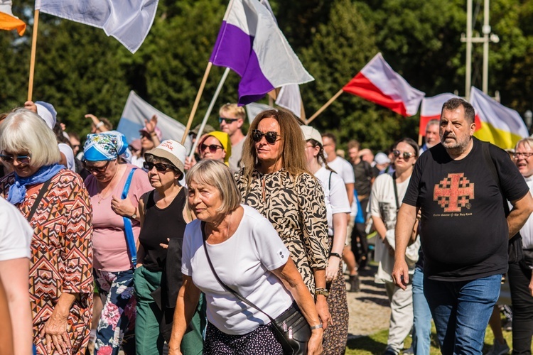 Archidiecezjalne piesze pielgrzymki u tronu Maryi