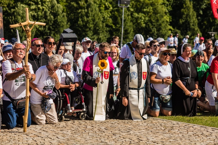 Archidiecezjalne piesze pielgrzymki u tronu Maryi