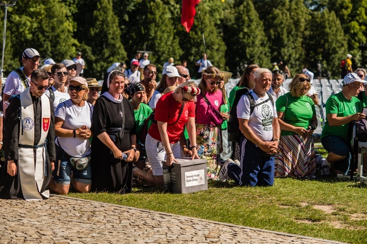 Archidiecezjalne piesze pielgrzymki u tronu Maryi