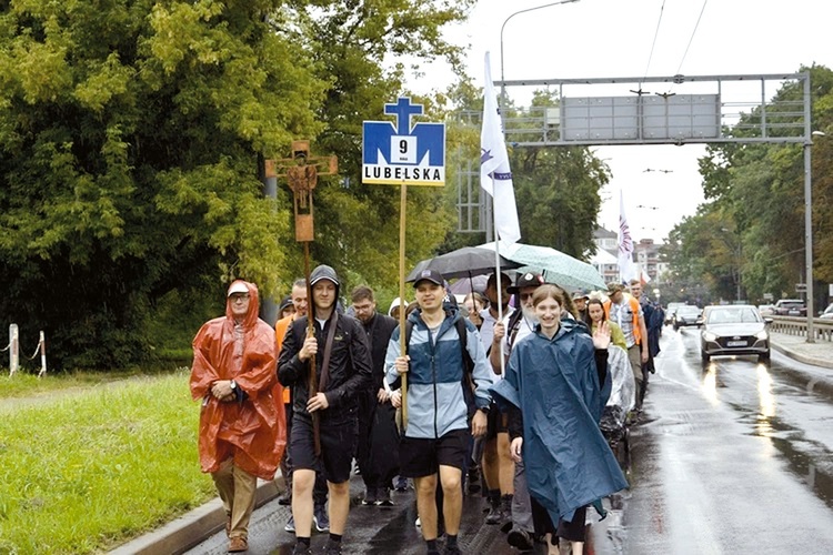 Tegoroczne rekolekcje w drodze są też czasem modlitwy o powołania kapłańskie i zakonne.