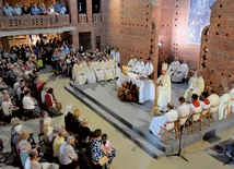 Eucharystia w nowym kościele.