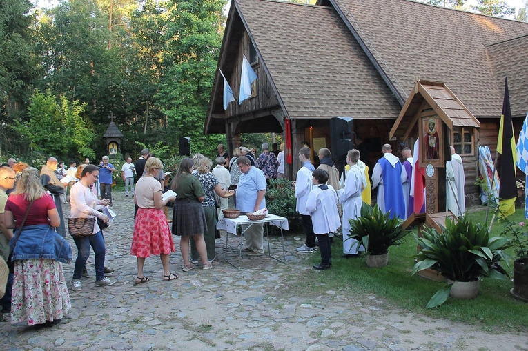 Misterium Zaśnięcia NMP - namaszczenie figury 