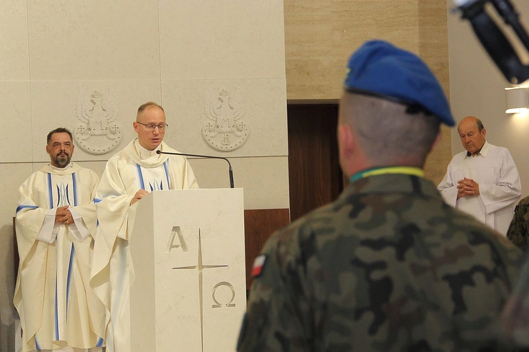 Uroczystości wojskowe w kościele garnizonowym