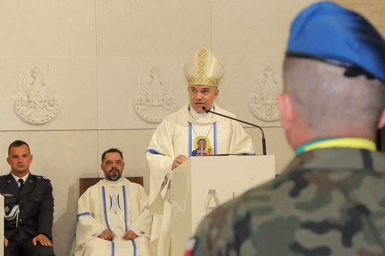 Uroczystości wojskowe w kościele garnizonowym