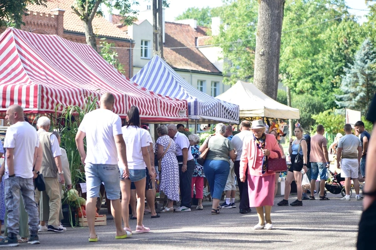 Jest kobietą, która kocha