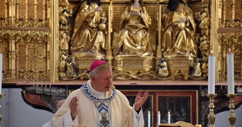 Bp Szlachetka: Maryjo Wniebowzięta, Zwycięska, módl się za nami!
