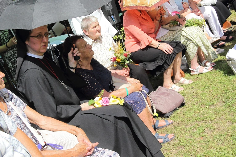 Pielgrzymka rodzin - kwiaty i zioła