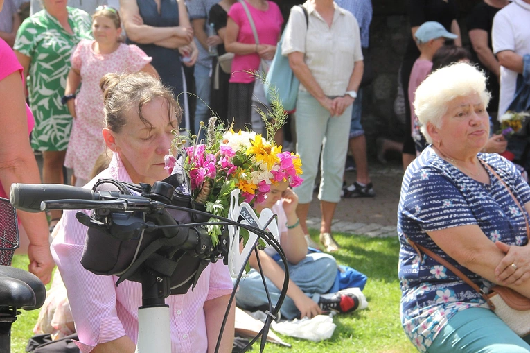 Pielgrzymka rodzin - kwiaty i zioła