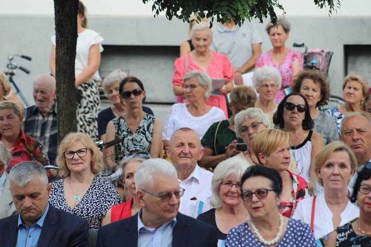 Ciechanów. Piosenki żołnierskie na Warszawskiej