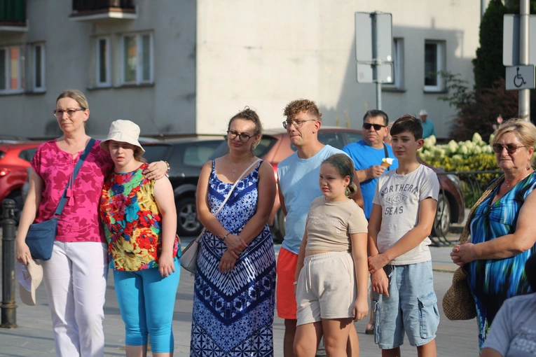 Ciechanów. Piosenki żołnierskie na Warszawskiej