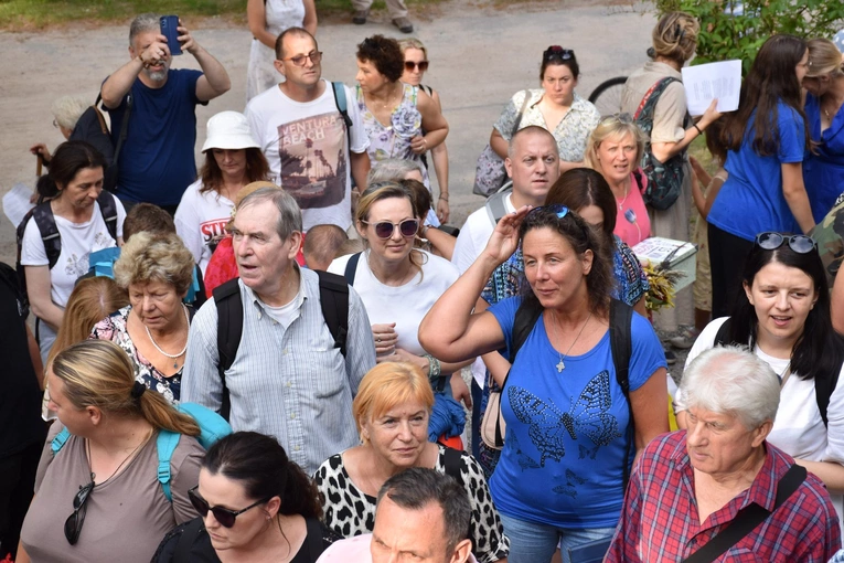 Pielgrzymi u Matemblewskiej Pani